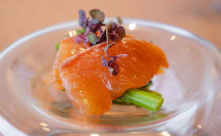 お客様視点から生み出される「革新的なフュージョン料理」